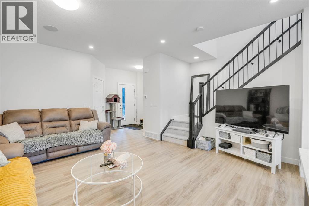 28 Midtown Close Sw, Airdrie, Alberta  T4B 5G9 - Photo 8 - A2277696