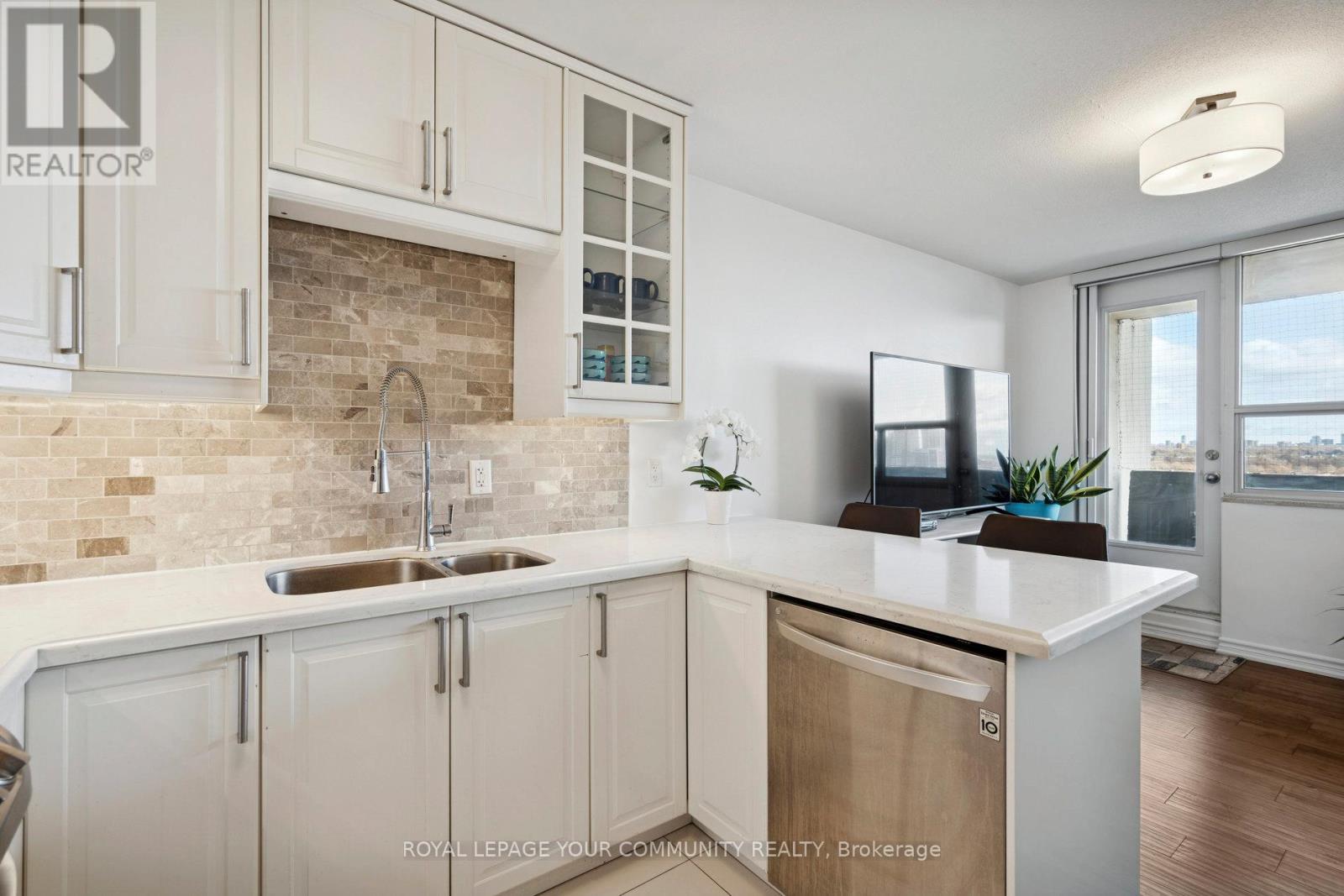 1606 - 40 Homewood Avenue, Toronto, Ontario  M4Y 2K2 - Photo 13 - C12687534