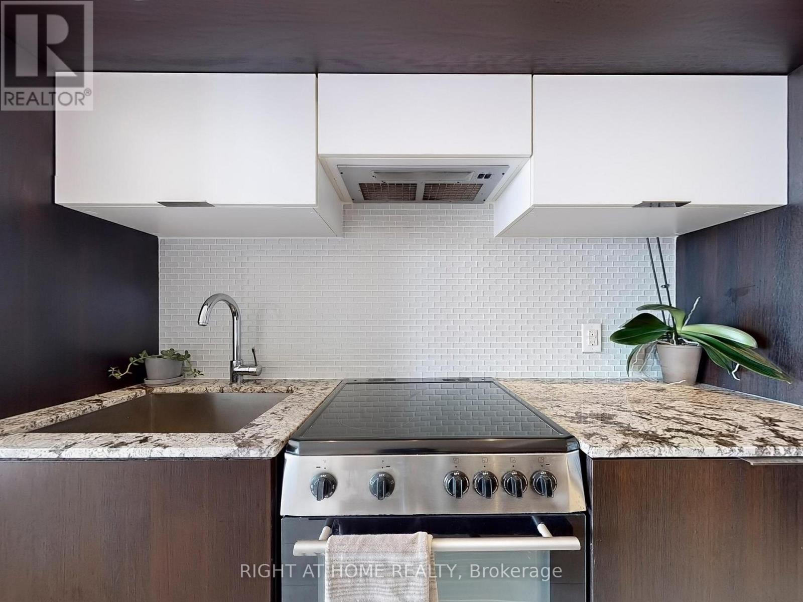 3803 - 159 Dundas Street E, Toronto, Ontario  M5B 0A9 - Photo 10 - C12687682