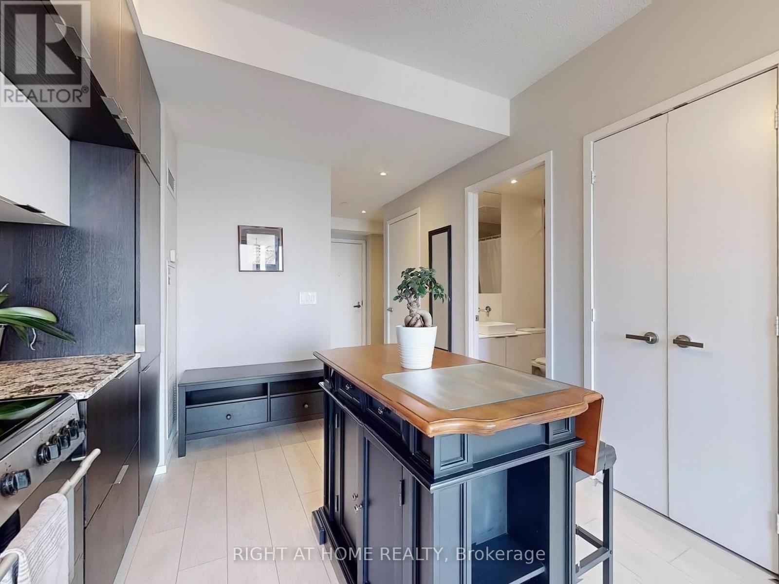 3803 - 159 Dundas Street E, Toronto, Ontario  M5B 0A9 - Photo 8 - C12687682