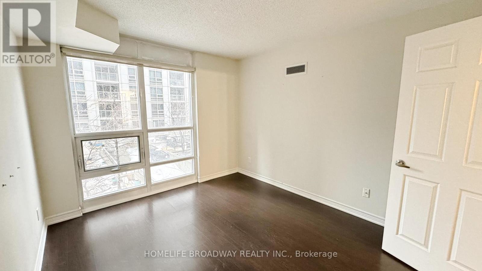 413 - 761 Bay Street, Toronto, Ontario  M6J 1H9 - Photo 5 - C12687686