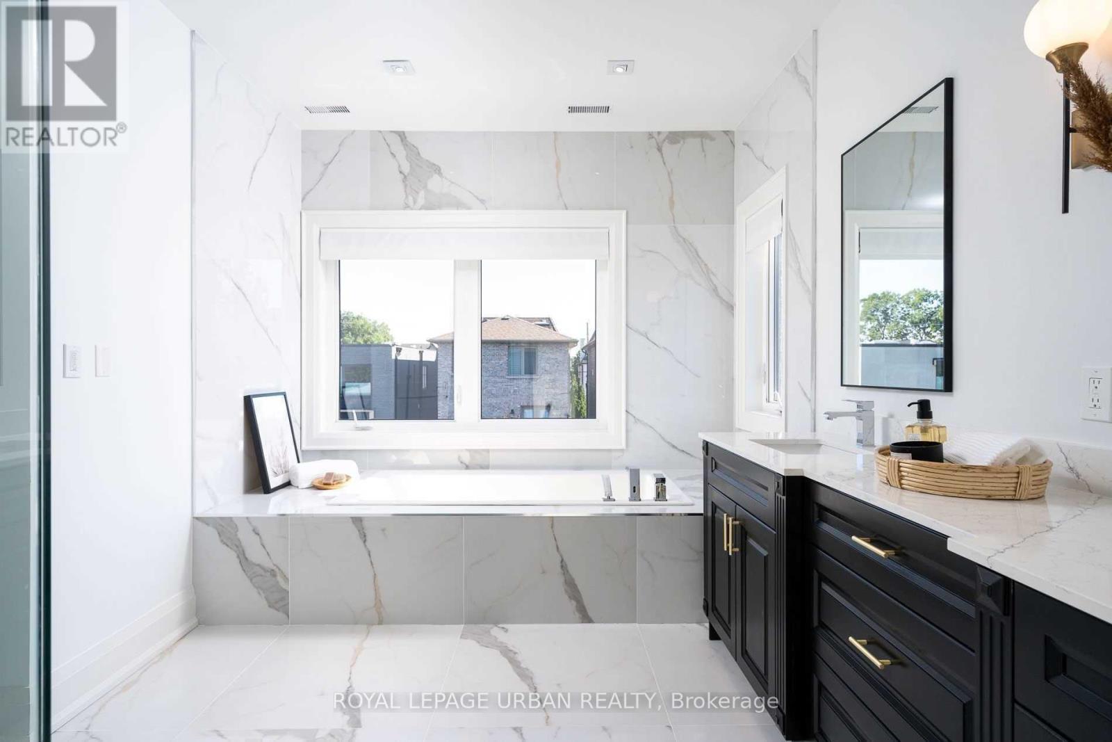 285 Joicey Boulevard, Toronto, Ontario  M5M 2V8 - Photo 21 - C12687706