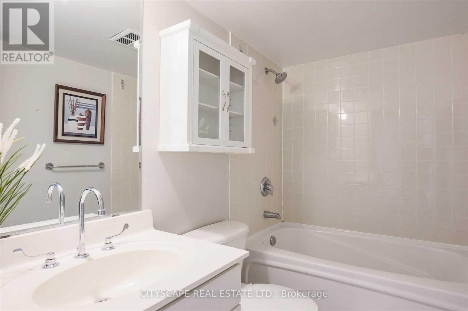 3505 - 36 Lee Centre Drive, Toronto, Ontario  M1H 3K2 - Photo 10 - E12687552