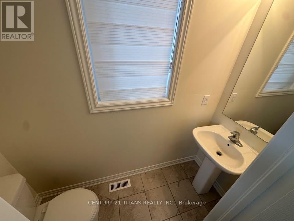 1131 Plymouth Drive, Oshawa, Ontario  L1H 8L7 - Photo 8 - E12687654