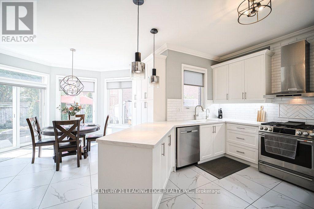 204 Ivy Jay Crescent, Aurora, Ontario  L4G 0E9 - Photo 8 - N12687532