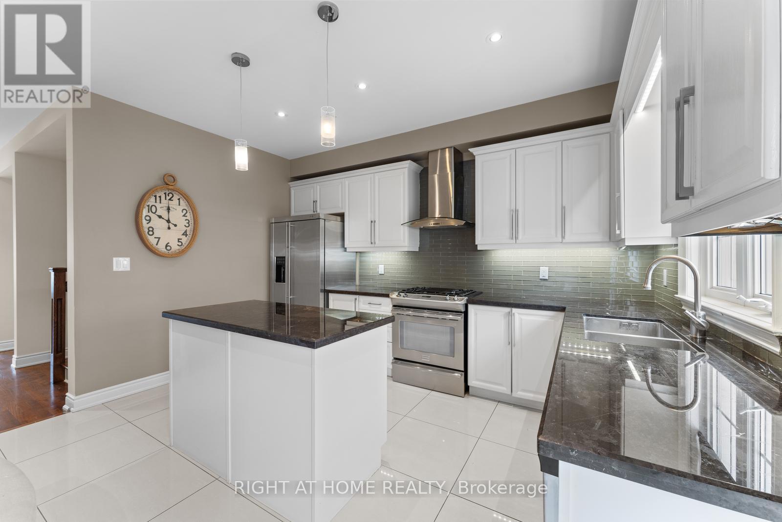 18 Isaac Devins Avenue, Vaughan, Ontario  L4L 0A4 - Photo 13 - N12687538