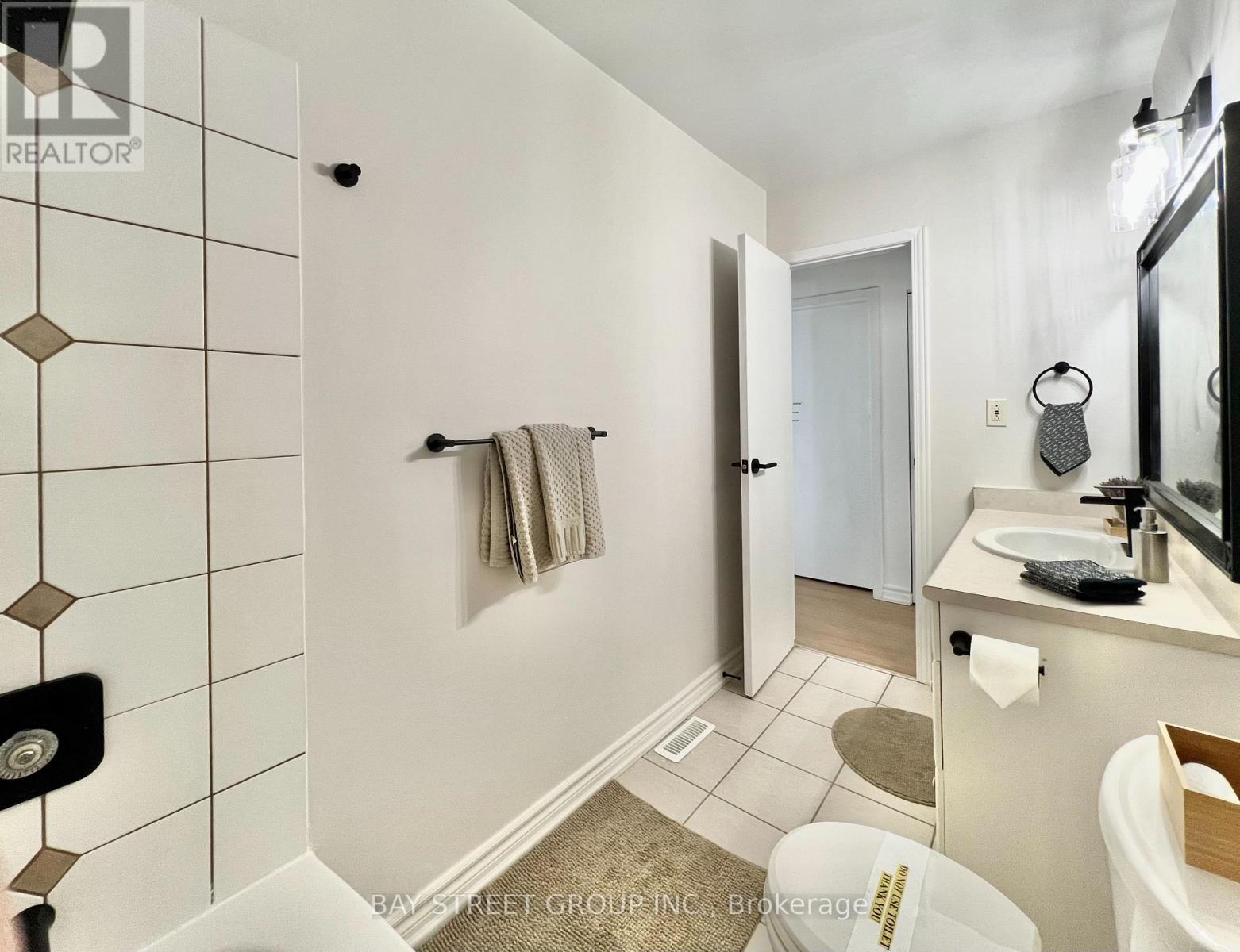 728 Sunnypoint Drive, Newmarket, Ontario  L3Y 2Z8 - Photo 12 - N12687598