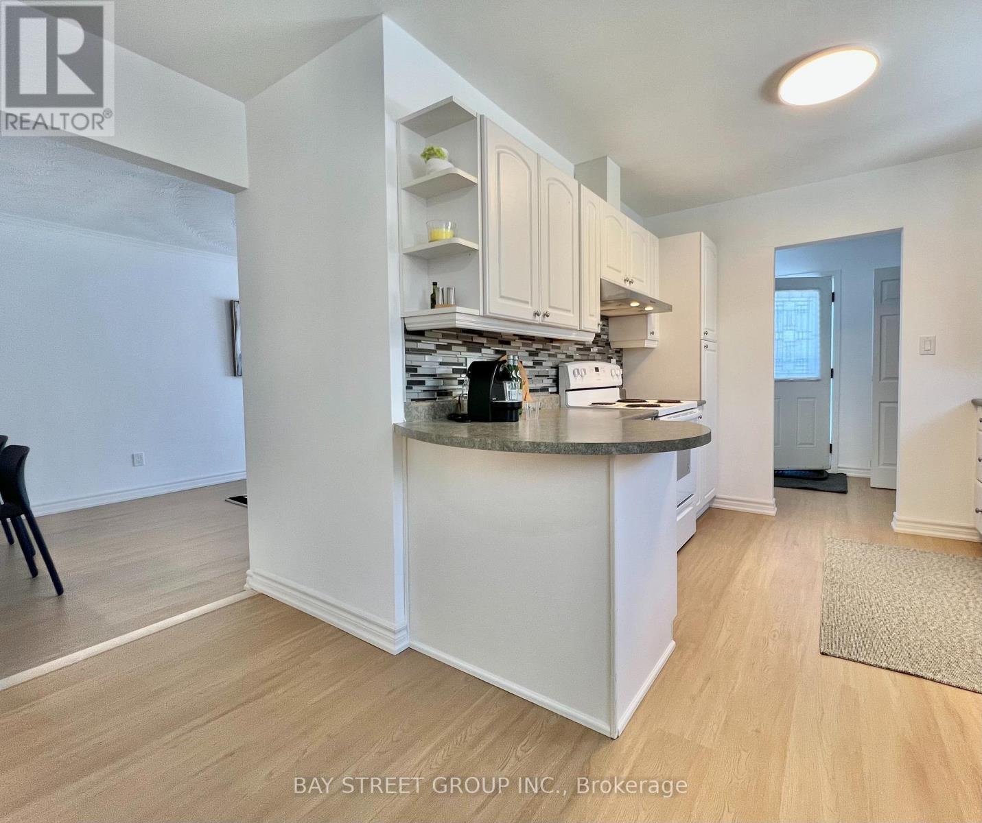 728 Sunnypoint Drive, Newmarket, Ontario  L3Y 2Z8 - Photo 5 - N12687598