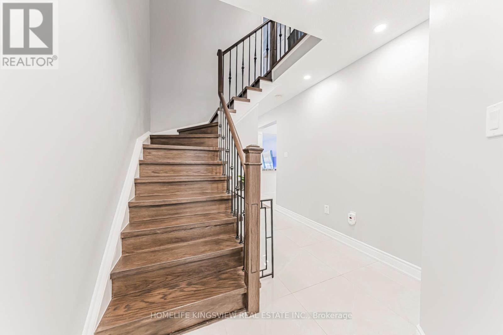 80 Giancola Crescent, Vaughan, Ontario  L6A 2T5 - Photo 8 - N12687656