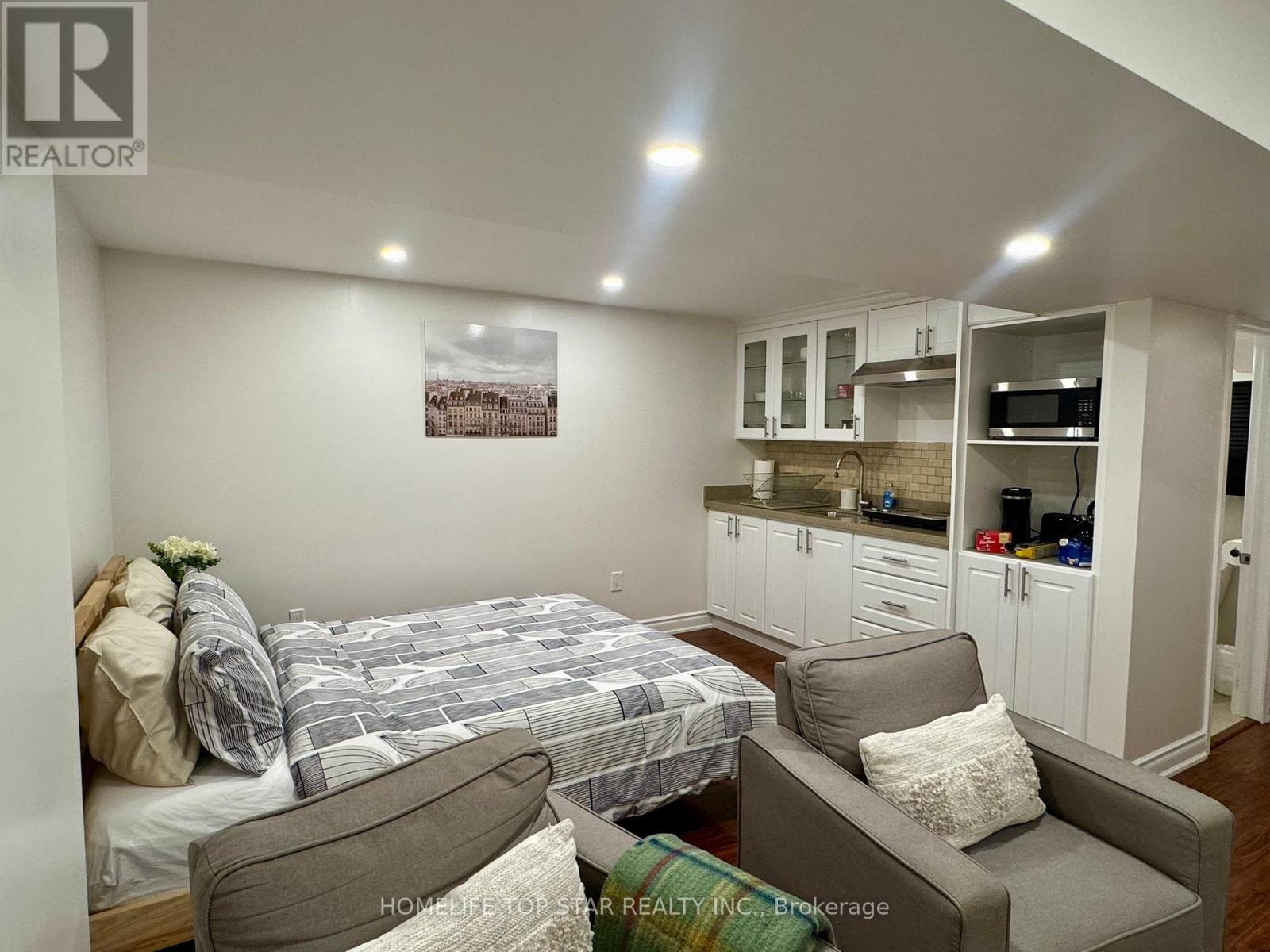 Basement( Bachelor ) - 62 Lowther Avenue, Richmond Hill, Ontario  L4E 0T3 - Photo 5 - N12687676