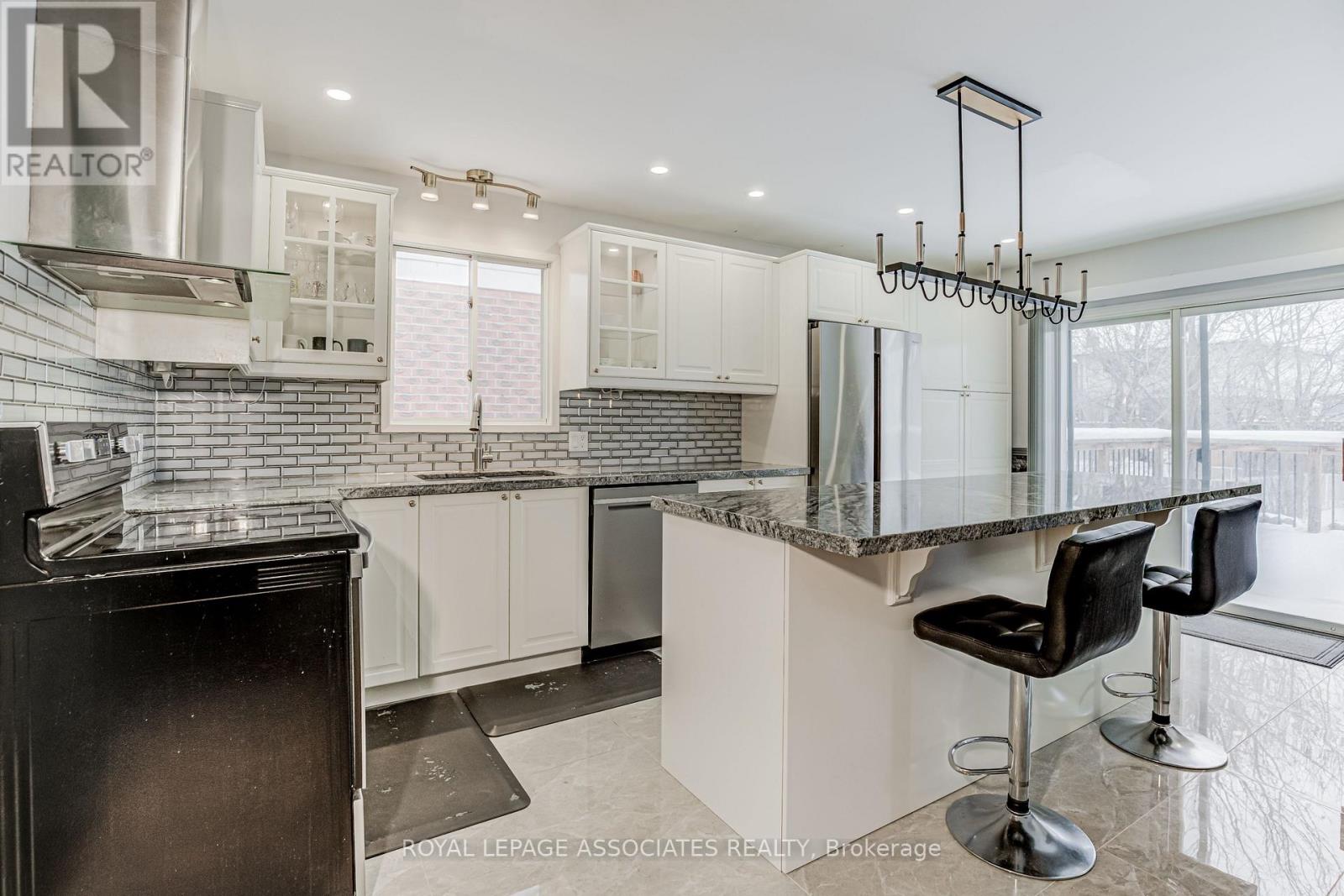 130 Cunningham Drive, New Tecumseth, Ontario  L9R 1C4 - Photo 11 - N12687678