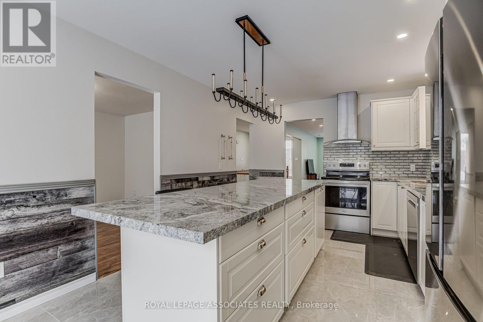 130 Cunningham Drive, New Tecumseth, Ontario  L9R 1C4 - Photo 13 - N12687678