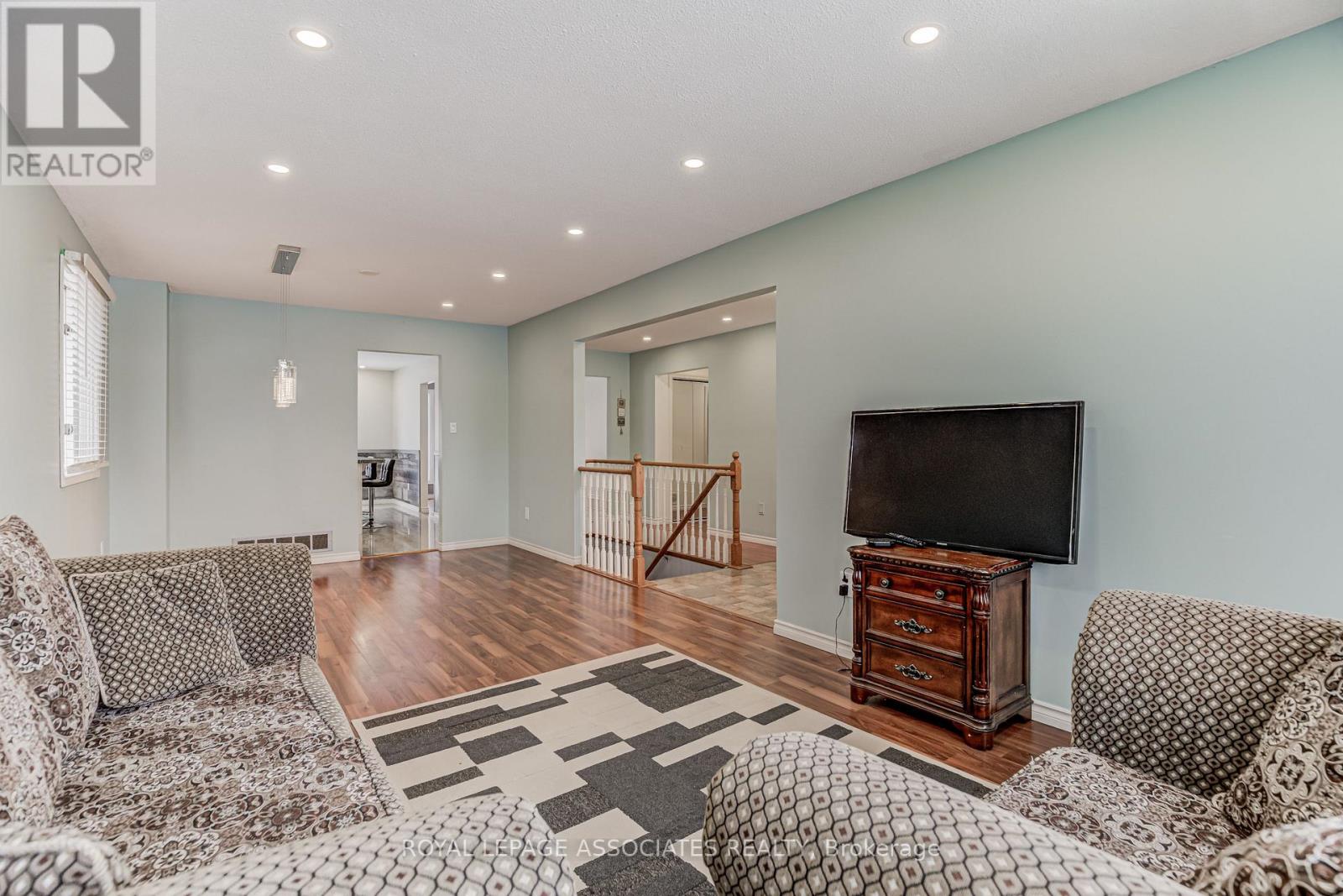 130 Cunningham Drive, New Tecumseth, Ontario  L9R 1C4 - Photo 6 - N12687678