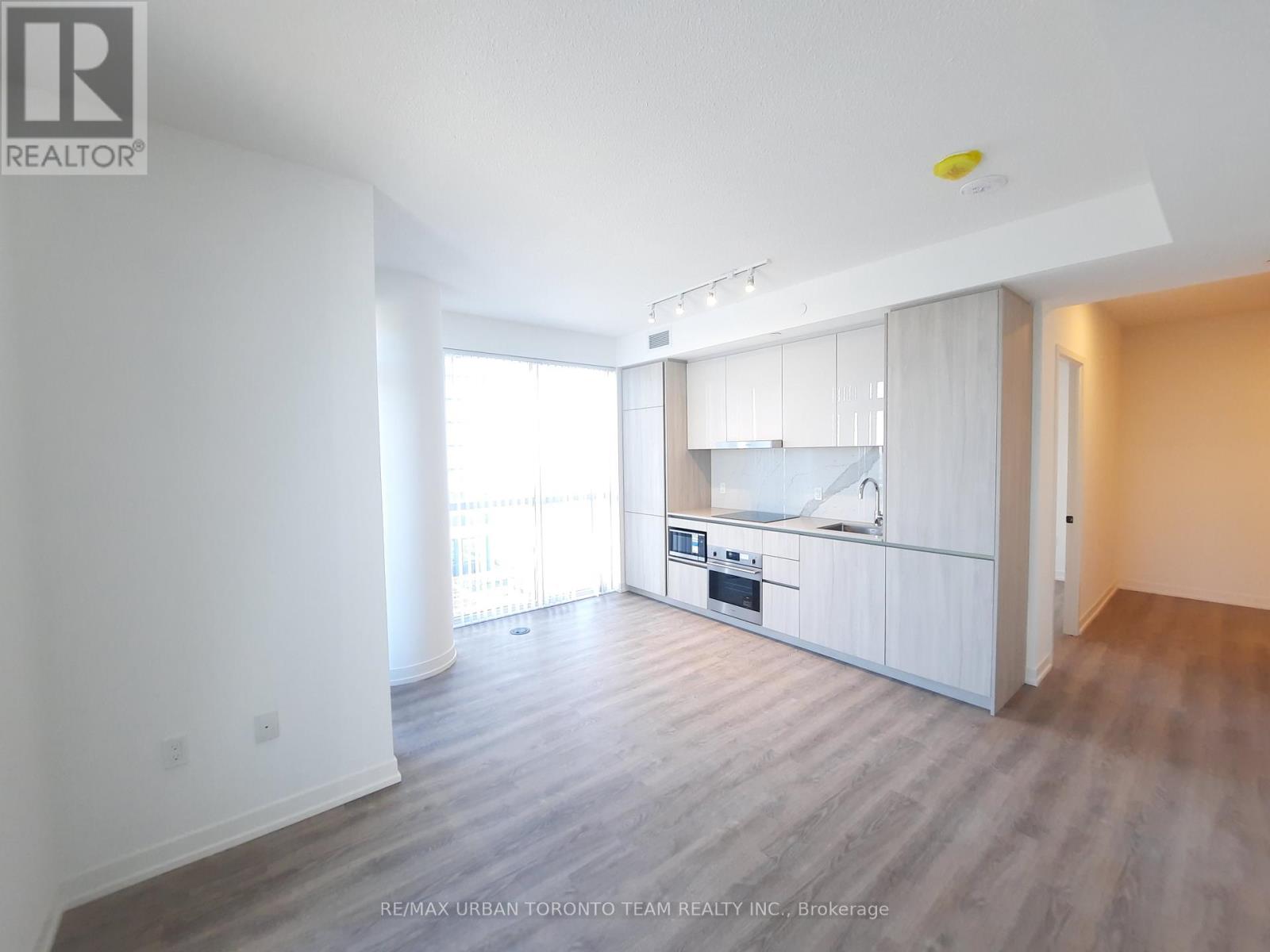 1012 - 8 Interchange Way, Vaughan, Ontario  L4K 5Z7 - Photo 2 - N12687688