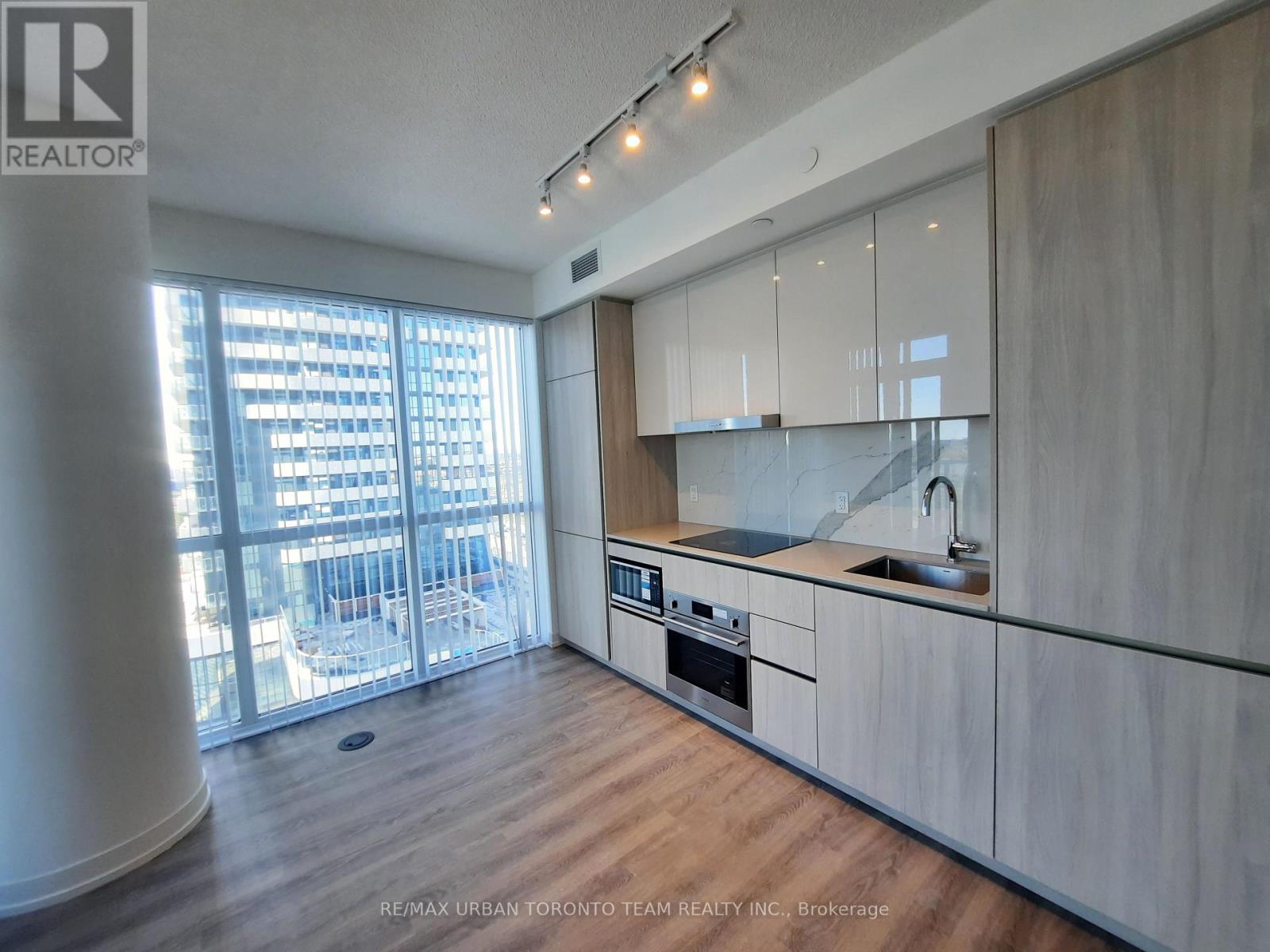 1012 - 8 Interchange Way, Vaughan, Ontario  L4K 5Z7 - Photo 3 - N12687688