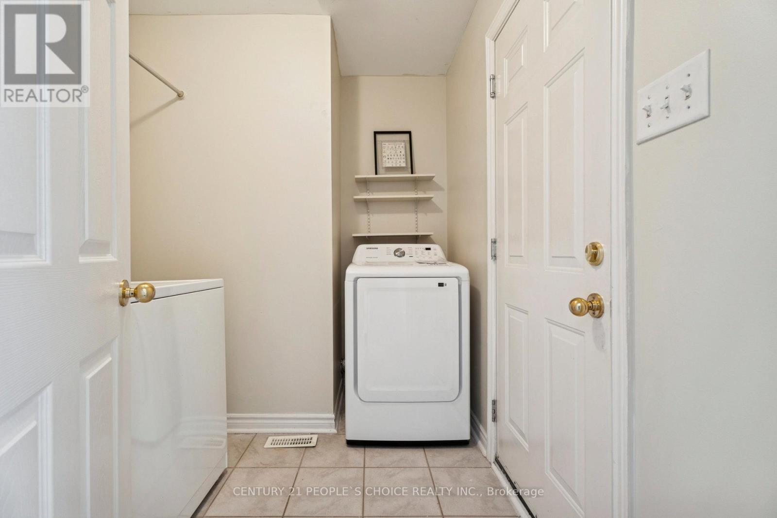 136 Marsellus Drive, Barrie (Holly), Ontario  L4N 0E1 - Photo 5 - S12687568