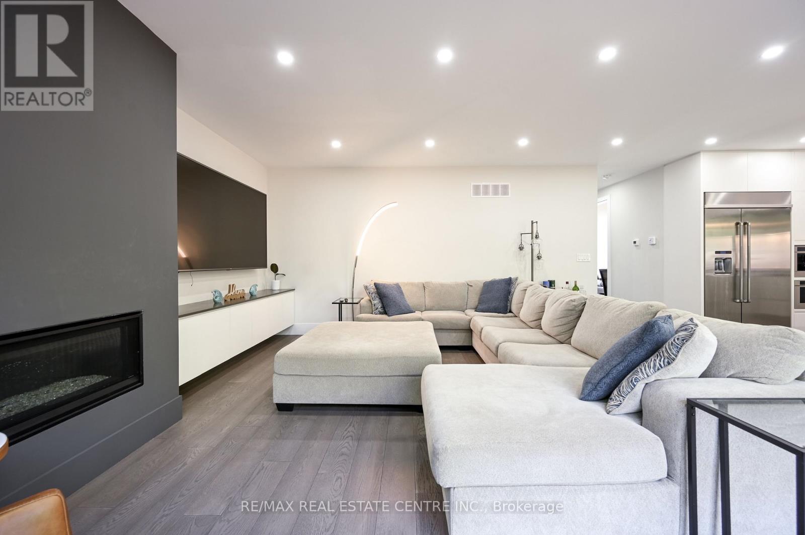 1181 Ogden Avenue, Mississauga, Ontario  L5E 2G8 - Photo 13 - W12687516