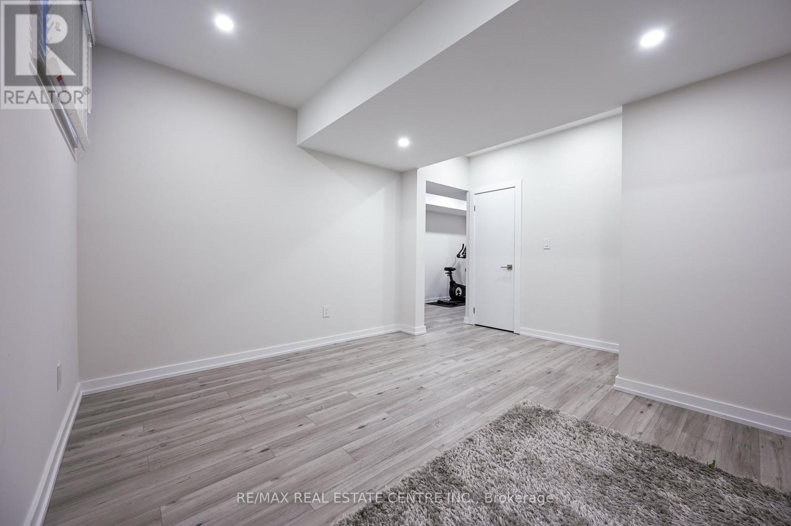 1181 Ogden Avenue, Mississauga, Ontario  L5E 2G8 - Photo 39 - W12687516