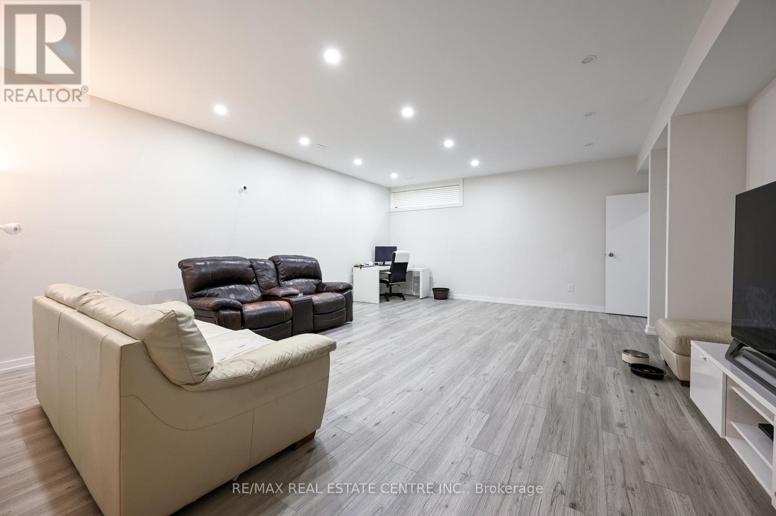 1181 Ogden Avenue, Mississauga, Ontario  L5E 2G8 - Photo 43 - W12687516