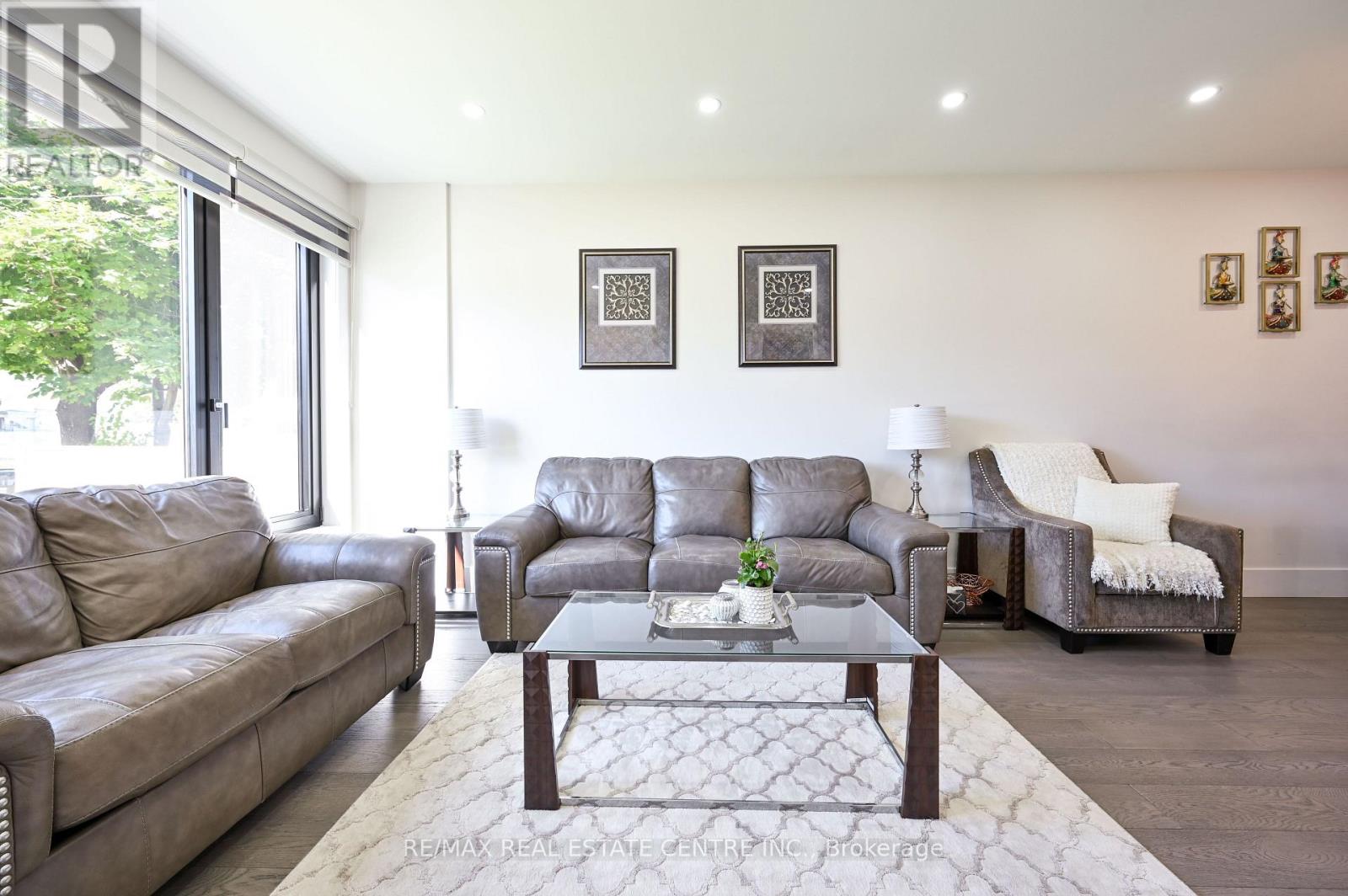 1181 Ogden Avenue, Mississauga, Ontario  L5E 2G8 - Photo 5 - W12687516