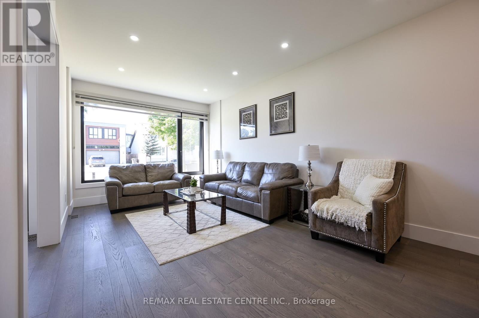 1181 Ogden Avenue, Mississauga, Ontario  L5E 2G8 - Photo 6 - W12687516