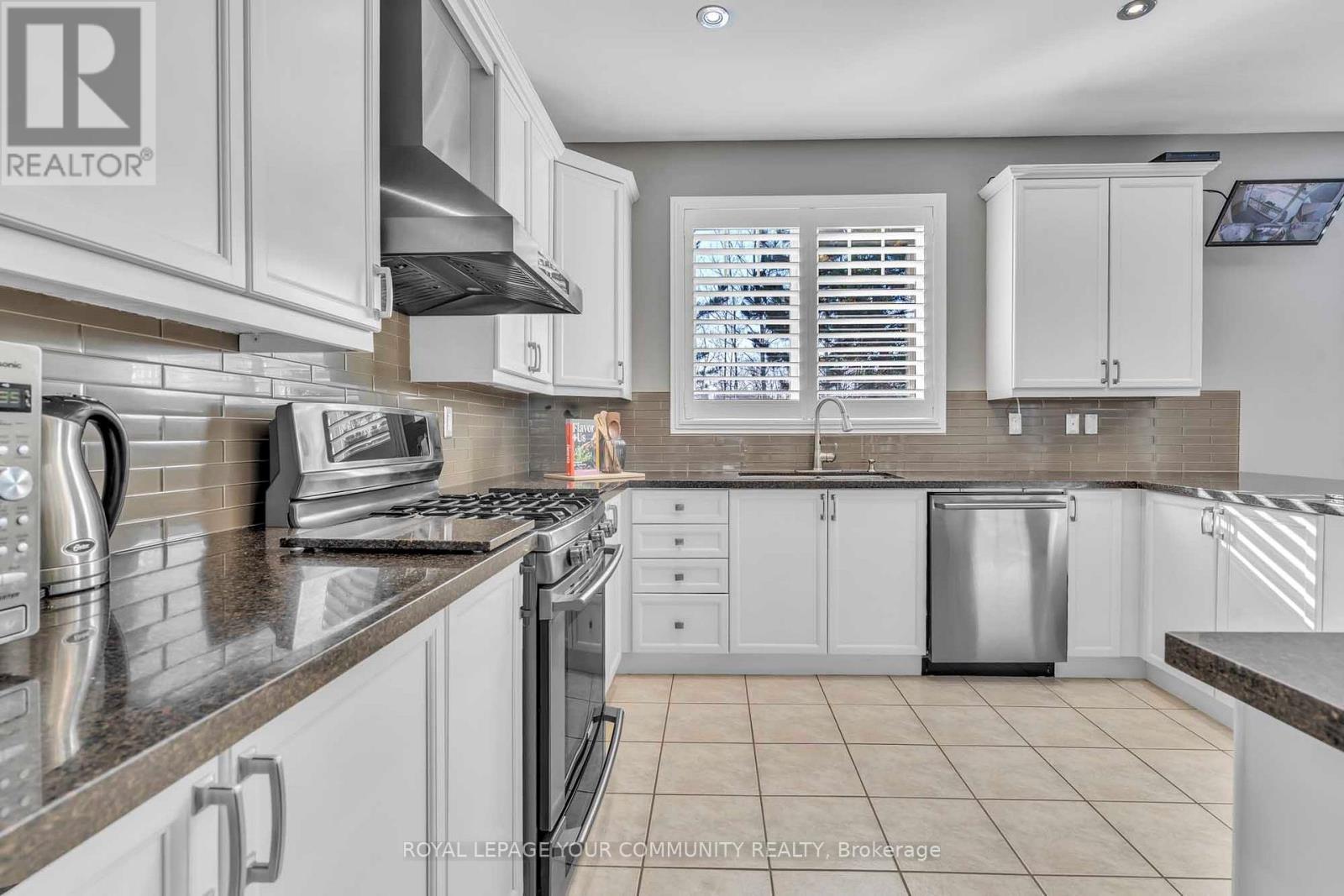 417 Tonelli Lane, Milton, Ontario  L9T 0L4 - Photo 5 - W12687600