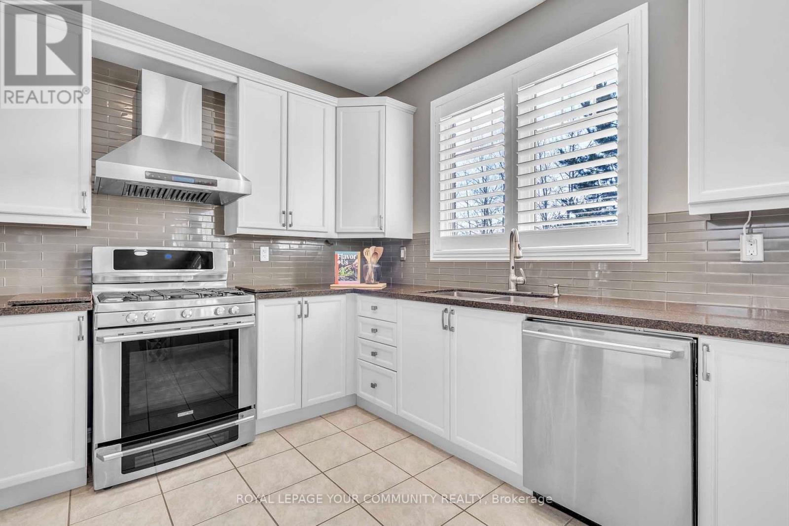 417 Tonelli Lane, Milton, Ontario  L9T 0L4 - Photo 6 - W12687600