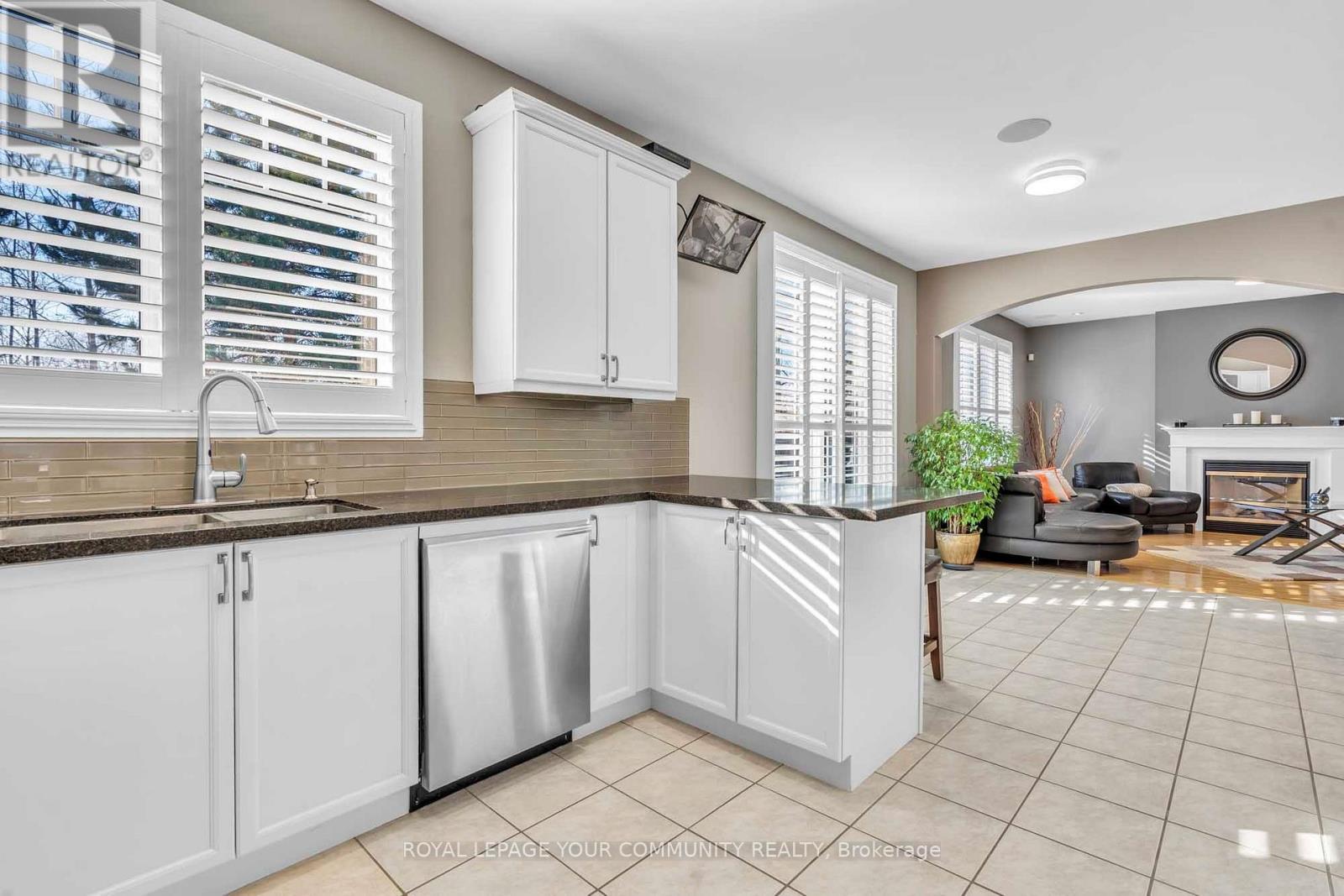 417 Tonelli Lane, Milton, Ontario  L9T 0L4 - Photo 7 - W12687600