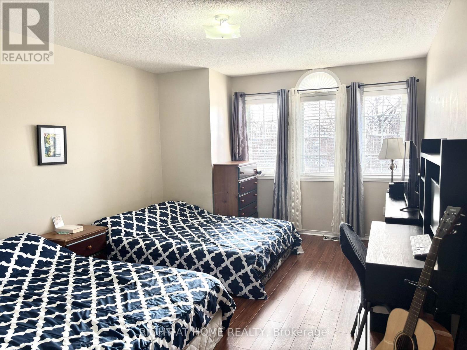 37 Oakmeadow Drive, Brampton, Ontario  L7A 2M1 - Photo 25 - W12687622