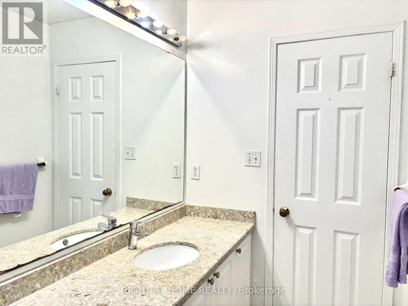 37 Oakmeadow Drive, Brampton, Ontario  L7A 2M1 - Photo 28 - W12687622