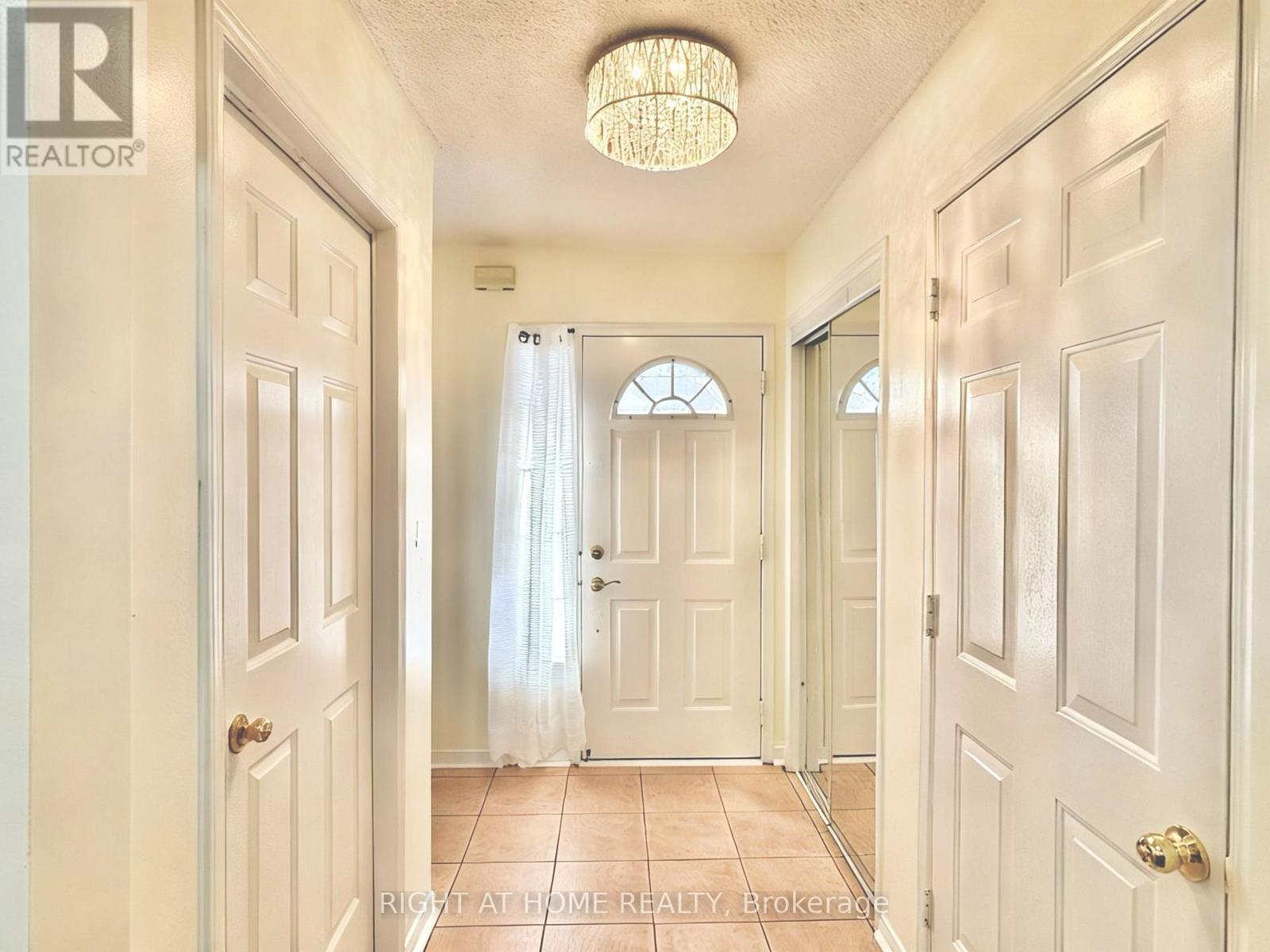 37 Oakmeadow Drive, Brampton, Ontario  L7A 2M1 - Photo 6 - W12687622