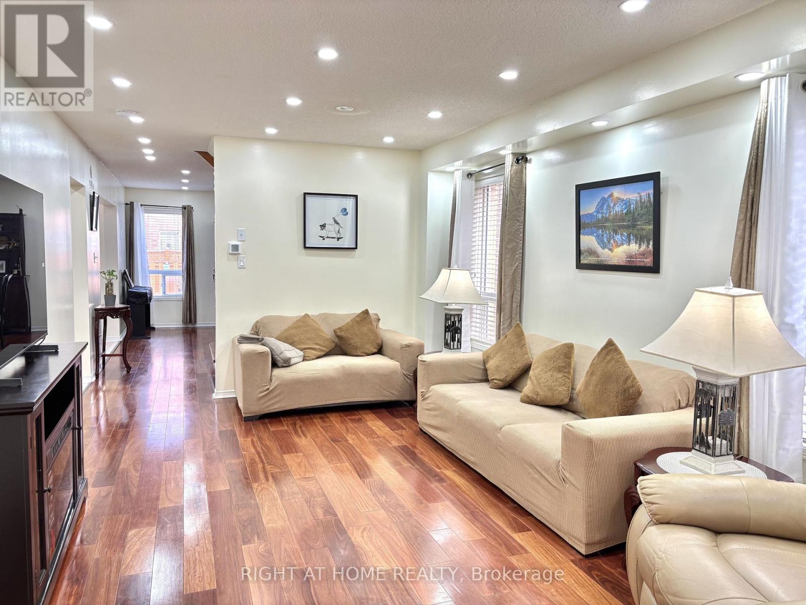 37 Oakmeadow Drive, Brampton, Ontario  L7A 2M1 - Photo 7 - W12687622