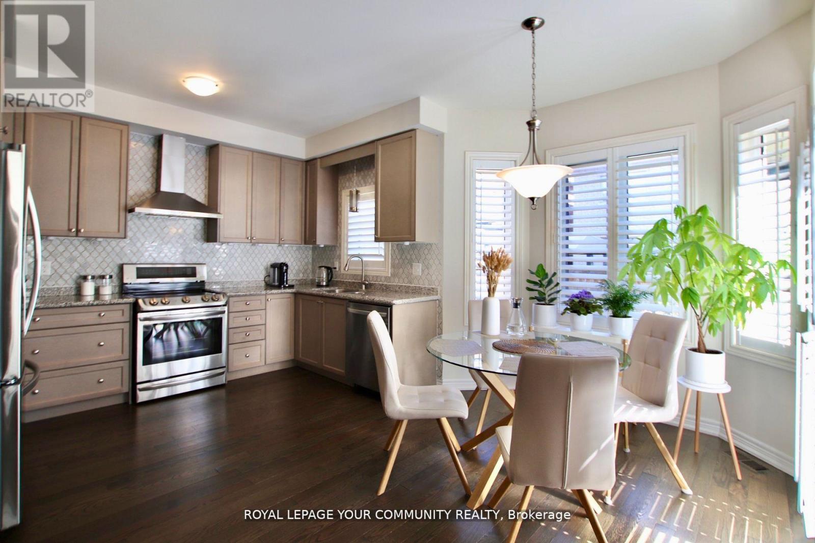 101 Thornbush Boulevard, Brampton, Ontario  L7A 4J9 - Photo 3 - W12687626