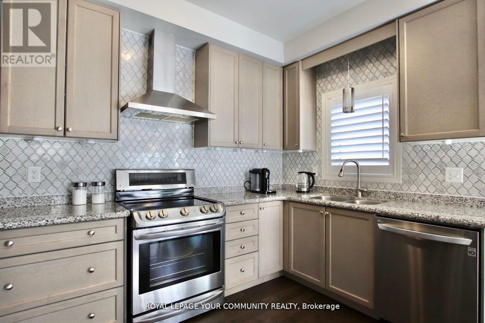 101 Thornbush Boulevard, Brampton, Ontario  L7A 4J9 - Photo 4 - W12687626