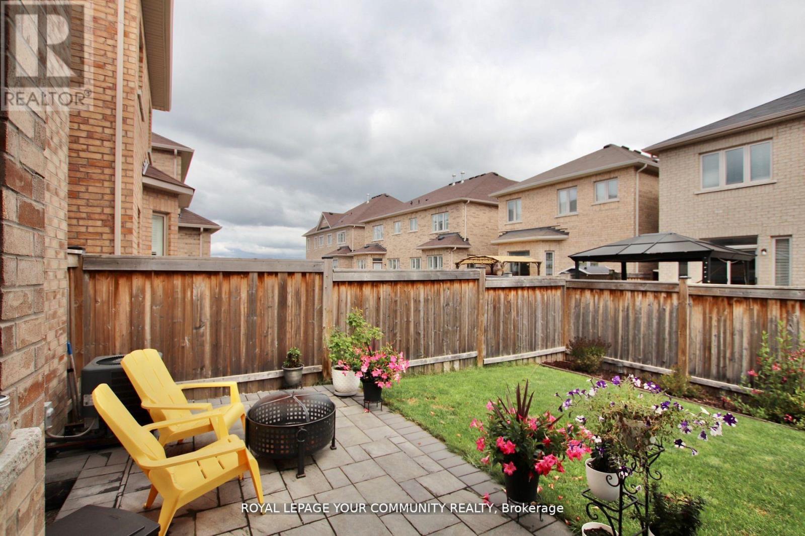 101 Thornbush Boulevard, Brampton, Ontario  L7A 4J9 - Photo 8 - W12687626