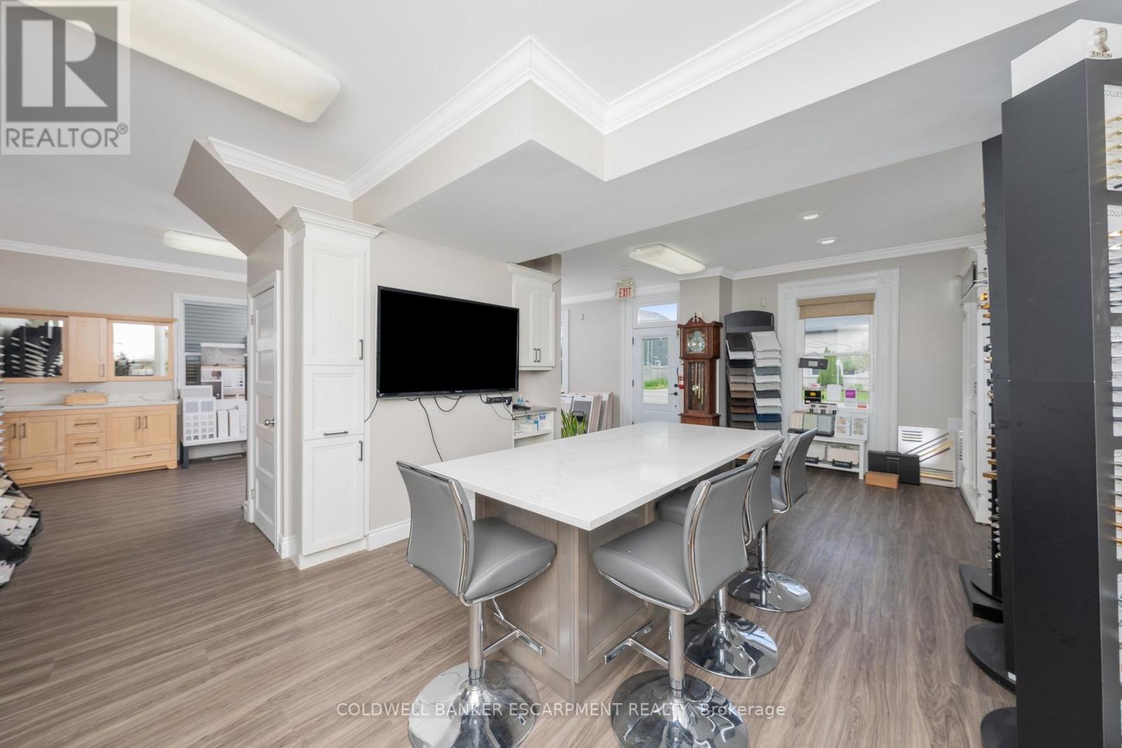 28 Main Street N, Halton Hills, Ontario  L7J 1W1 - Photo 10 - W12687664