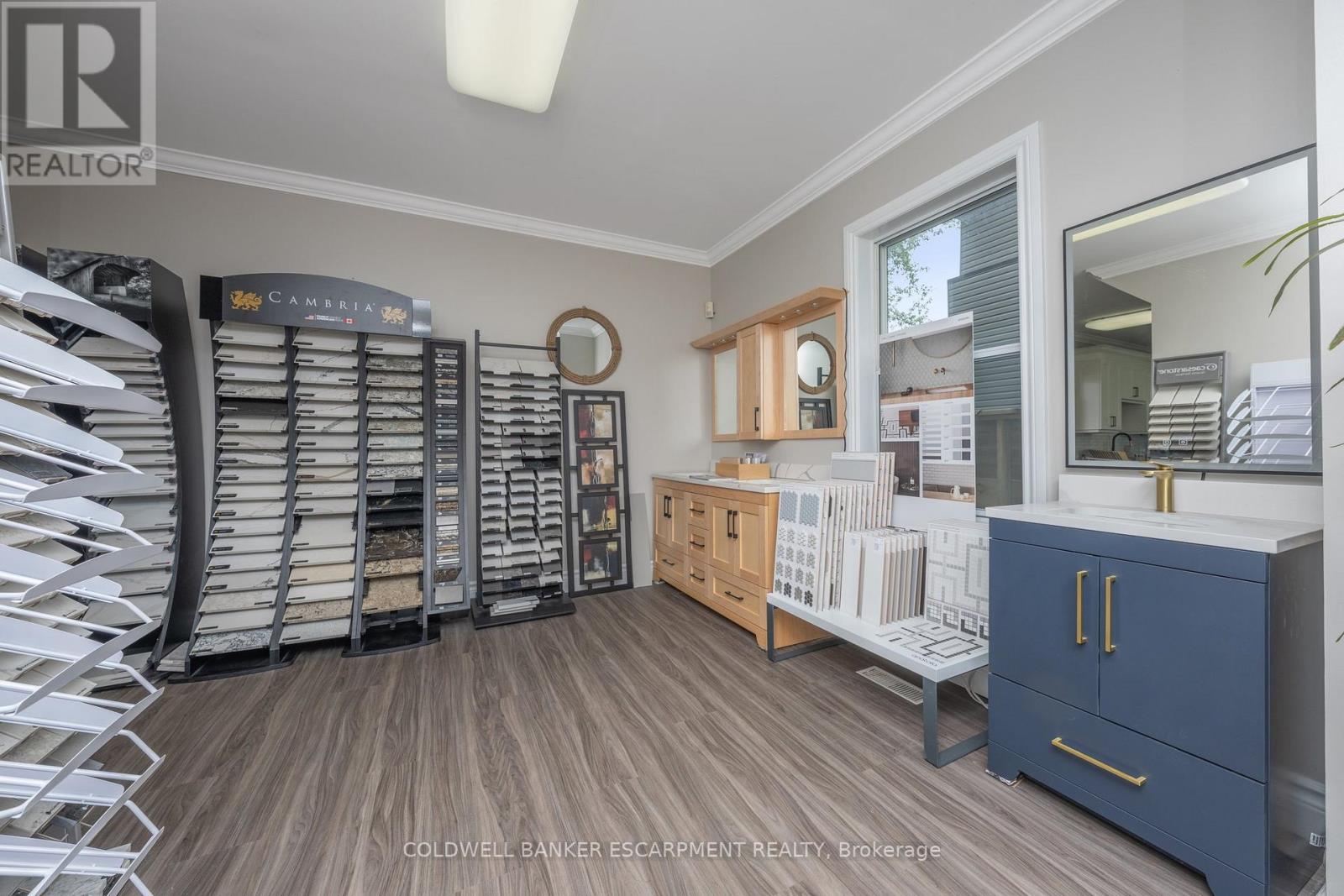 28 Main Street N, Halton Hills, Ontario  L7J 1W1 - Photo 12 - W12687664