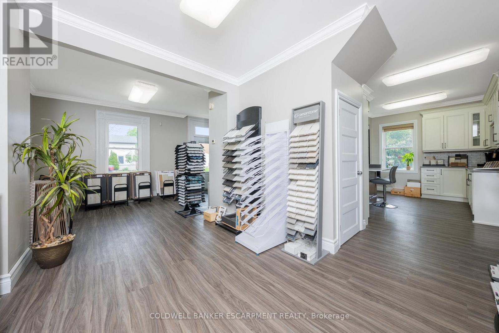 28 Main Street N, Halton Hills, Ontario  L7J 1W1 - Photo 13 - W12687664