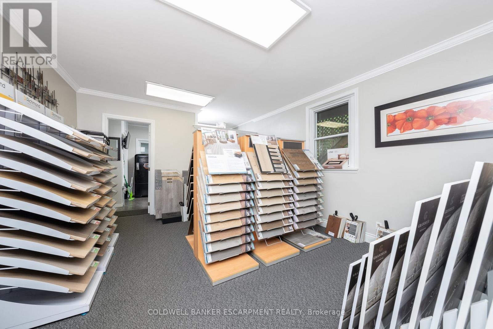 28 Main Street N, Halton Hills, Ontario  L7J 1W1 - Photo 14 - W12687664