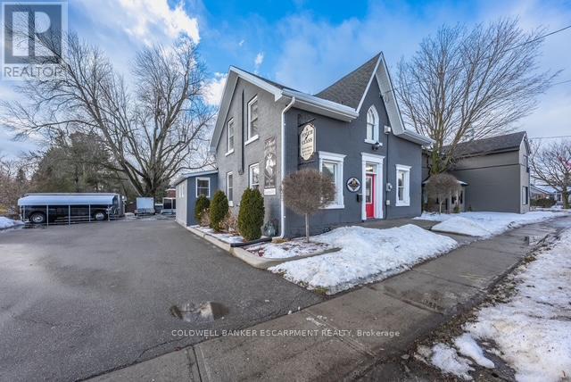 28 Main Street N, Halton Hills, Ontario  L7J 1W1 - Photo 2 - W12687664