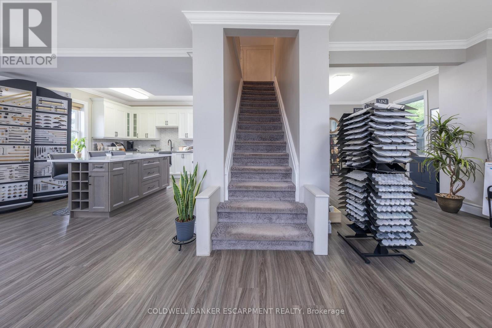 28 Main Street N, Halton Hills, Ontario  L7J 1W1 - Photo 21 - W12687664