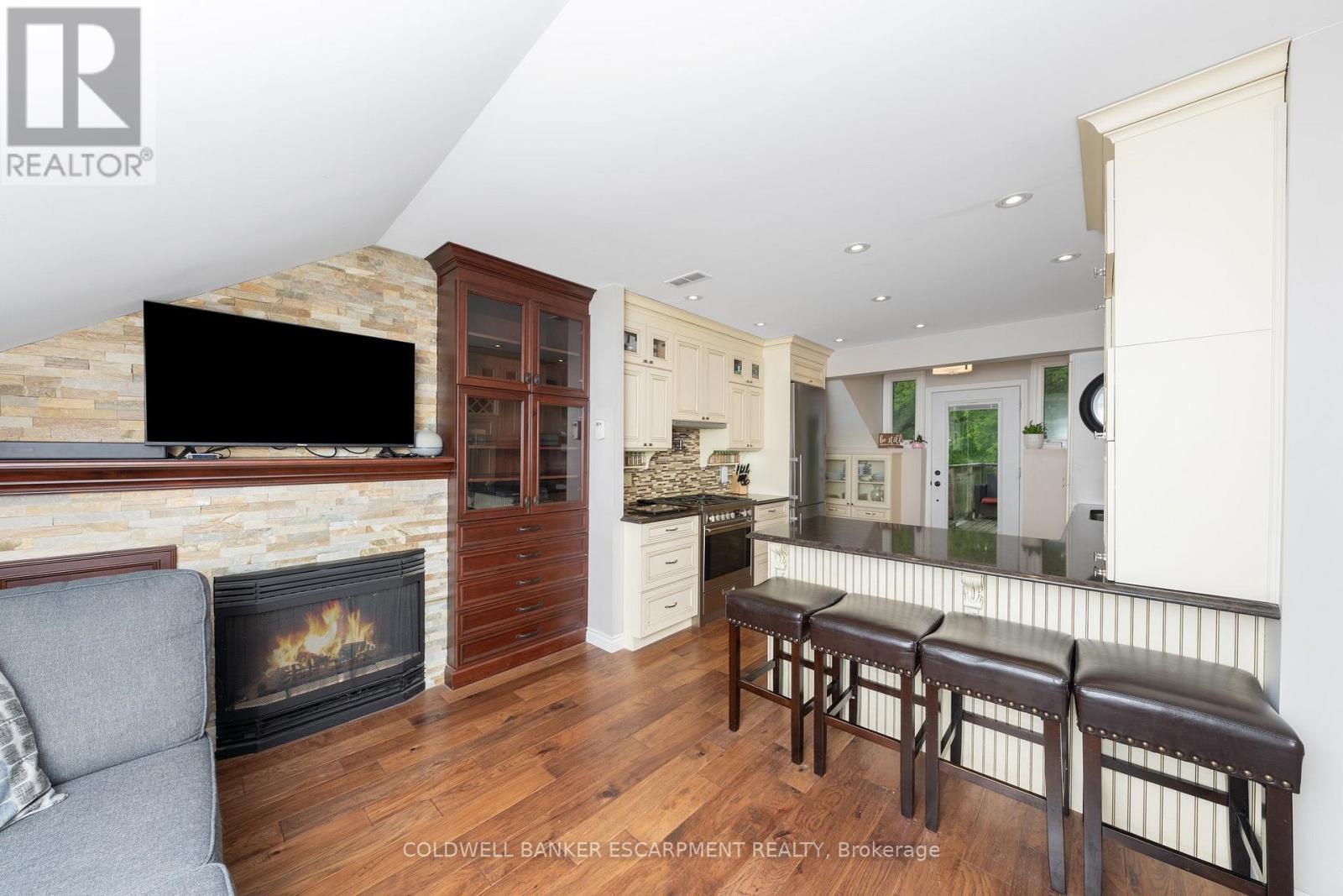 28 Main Street N, Halton Hills, Ontario  L7J 1W1 - Photo 25 - W12687664