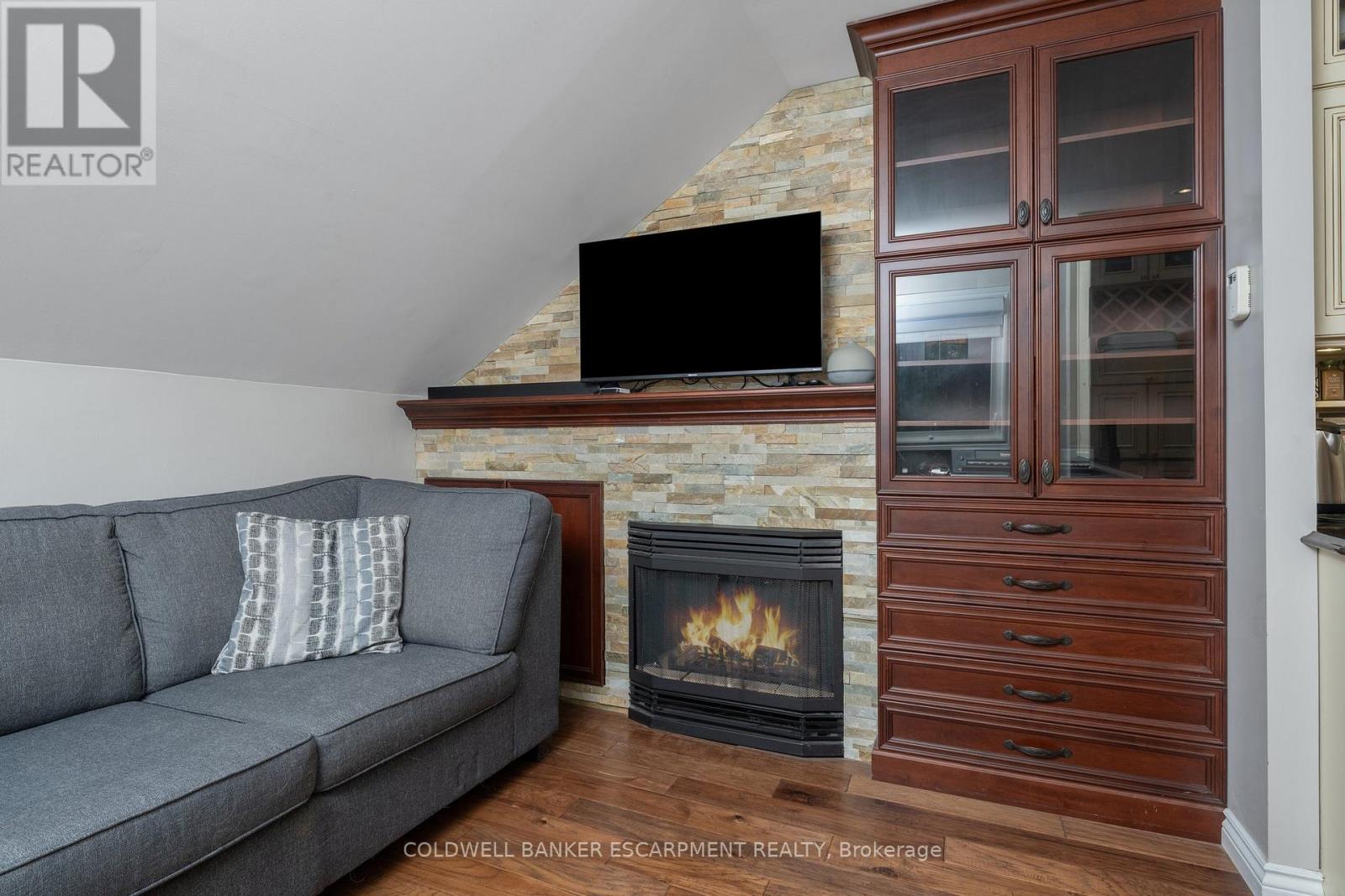 28 Main Street N, Halton Hills, Ontario  L7J 1W1 - Photo 27 - W12687664