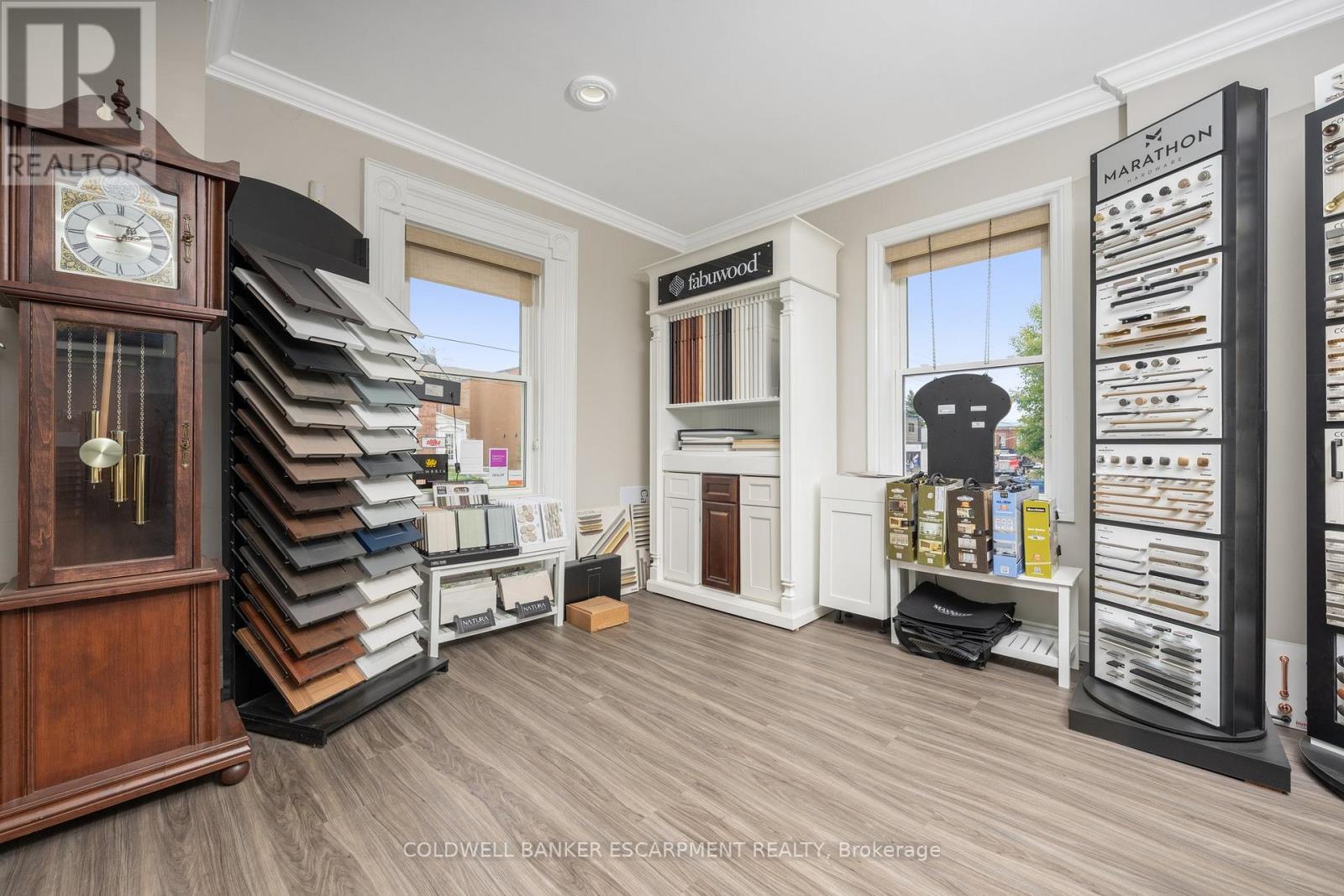 28 Main Street N, Halton Hills, Ontario  L7J 1W1 - Photo 6 - W12687664