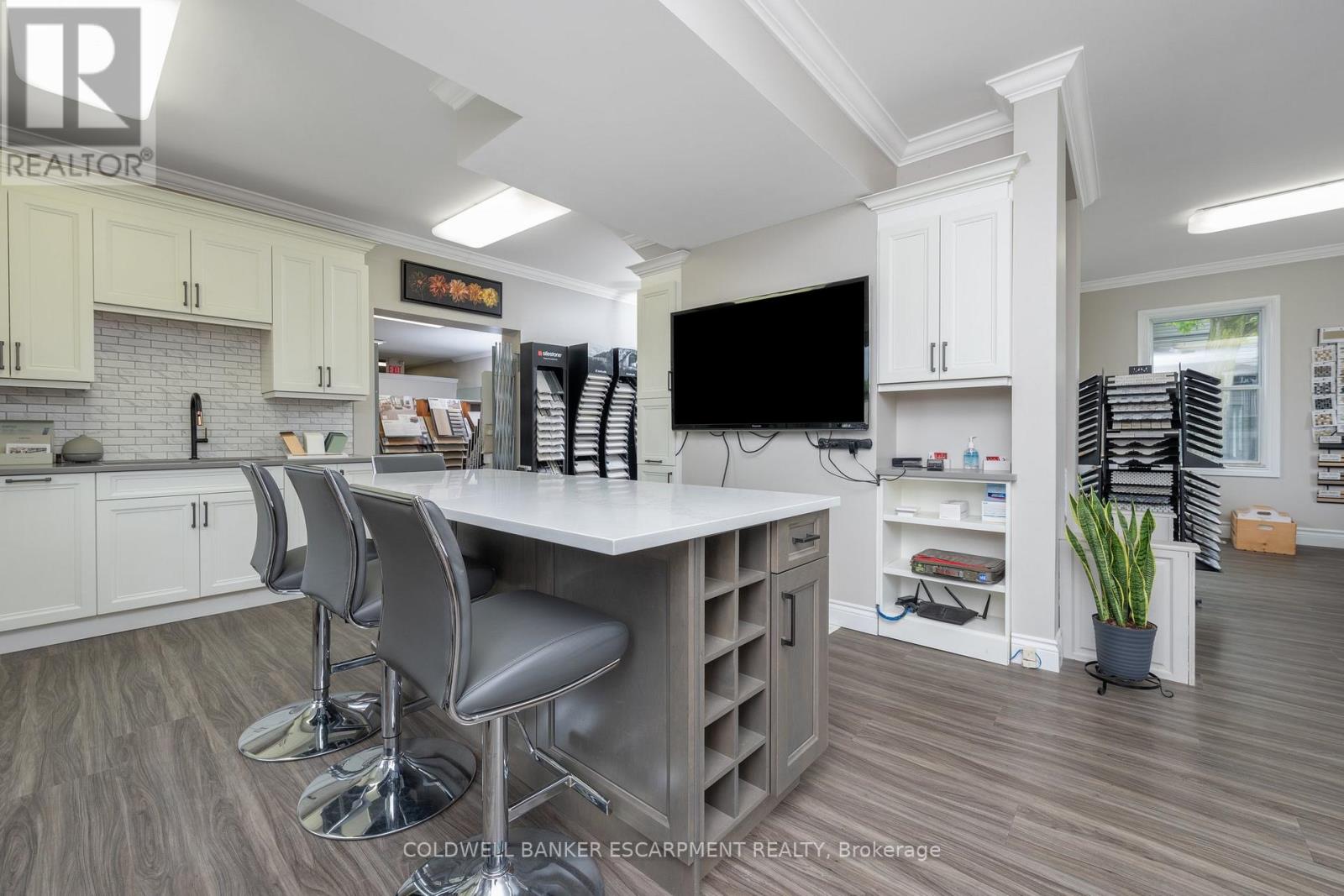 28 Main Street N, Halton Hills, Ontario  L7J 1W1 - Photo 8 - W12687664