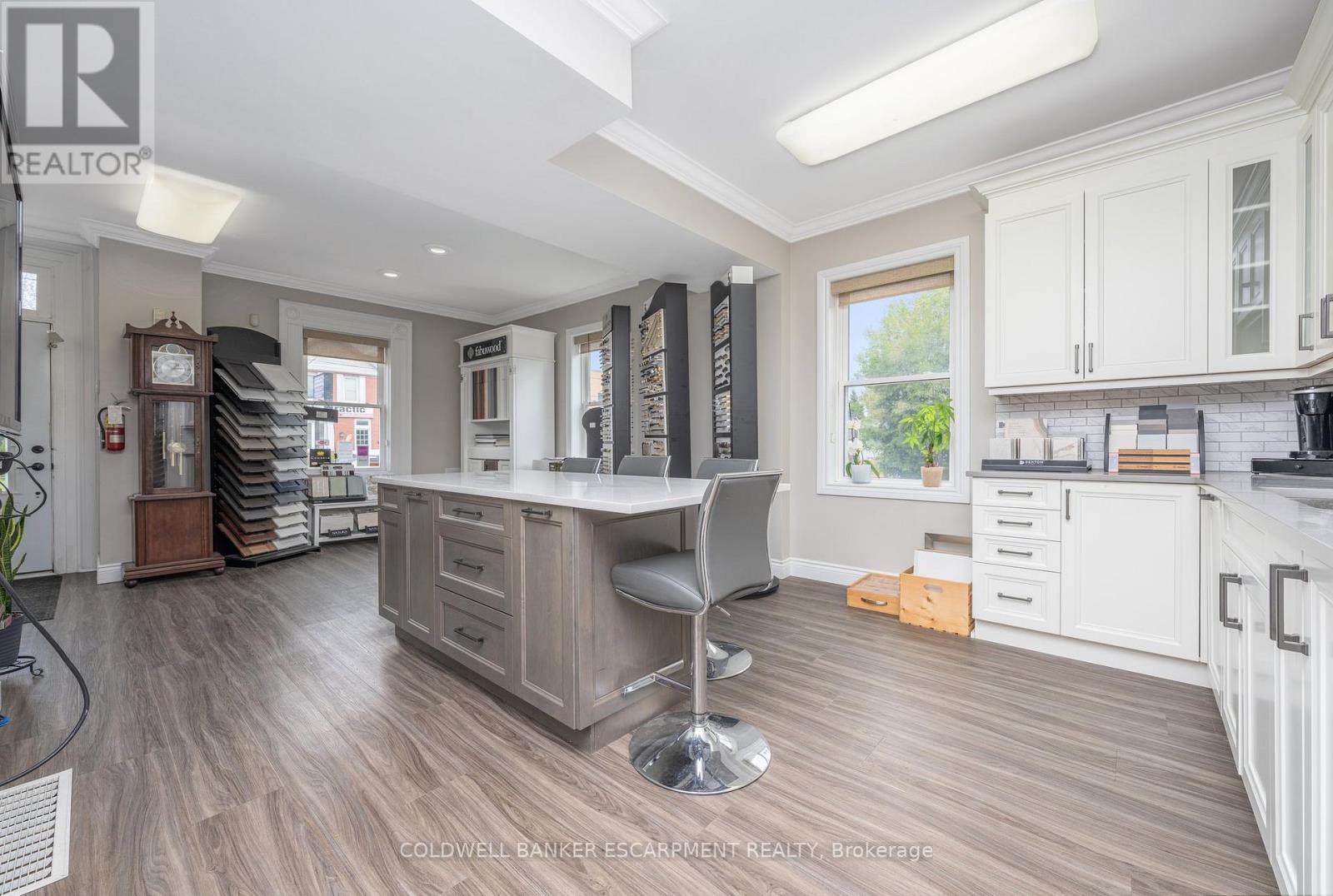 28 Main Street N, Halton Hills, Ontario  L7J 1W1 - Photo 9 - W12687664