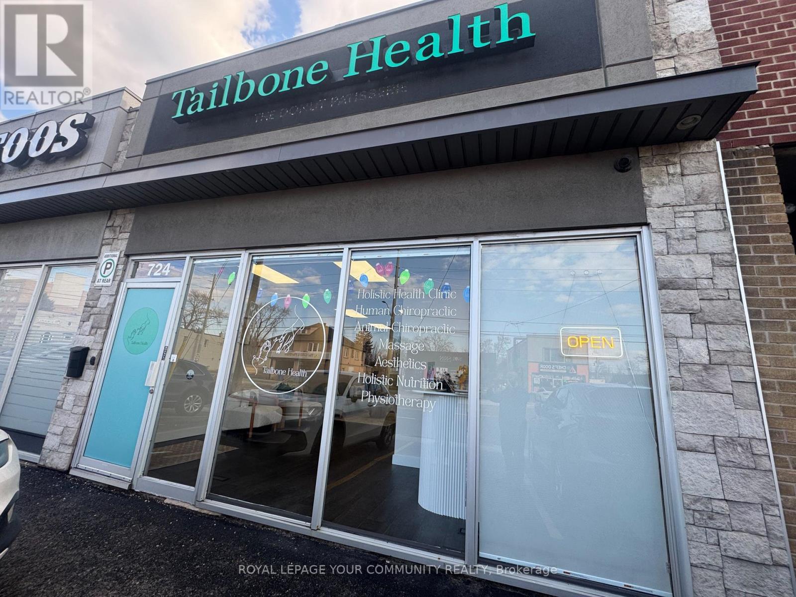 724 LAKESHORE ROAD E, Mississauga, Ontario