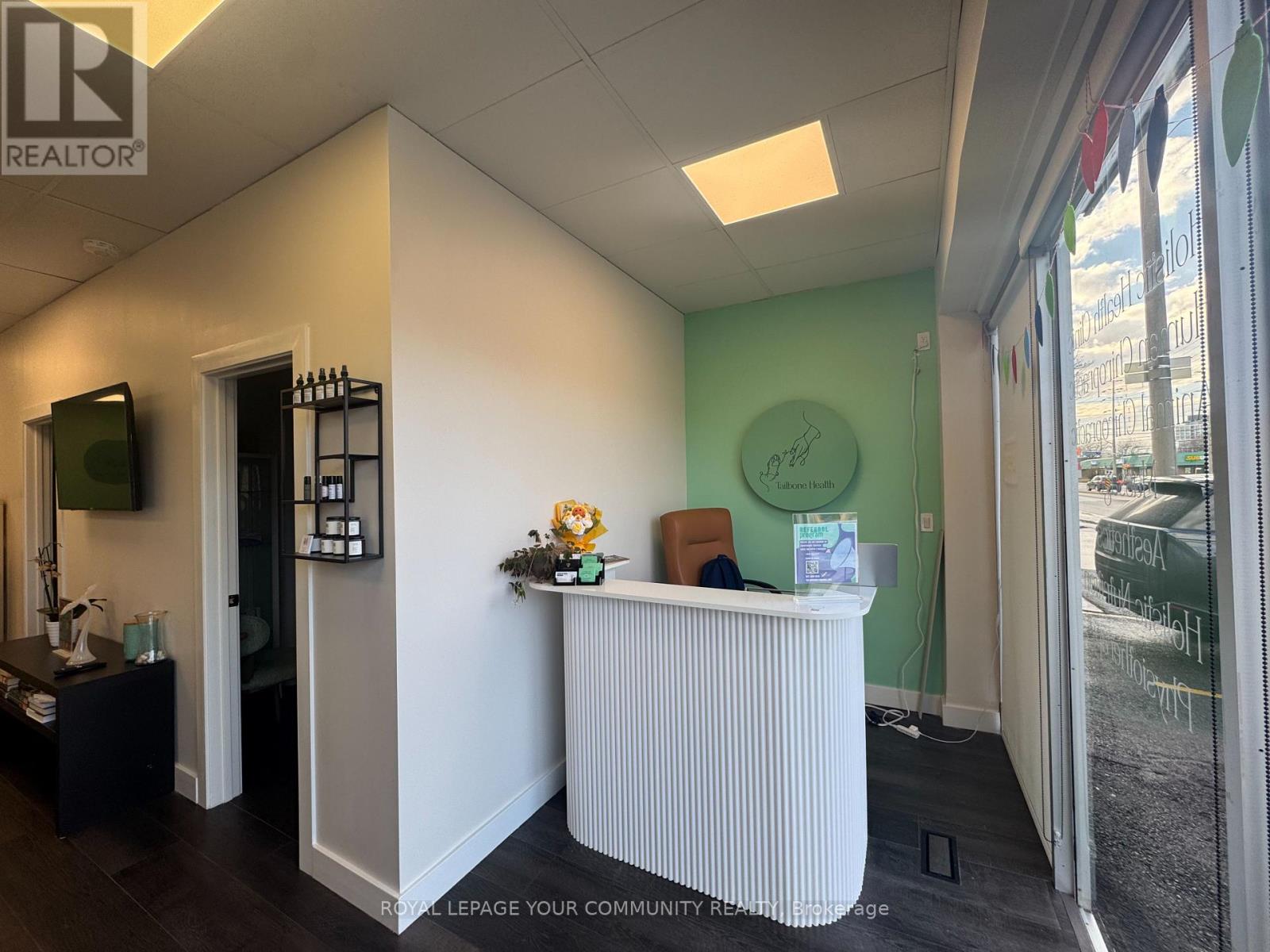 724 Lakeshore Road E, Mississauga, Ontario  L5G 1J6 - Photo 4 - W12687674