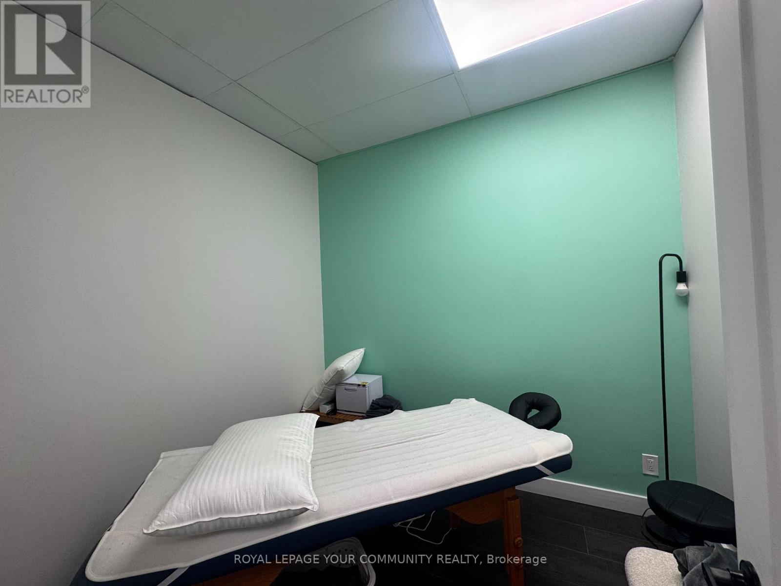 724 Lakeshore Road E, Mississauga, Ontario  L5G 1J6 - Photo 7 - W12687674