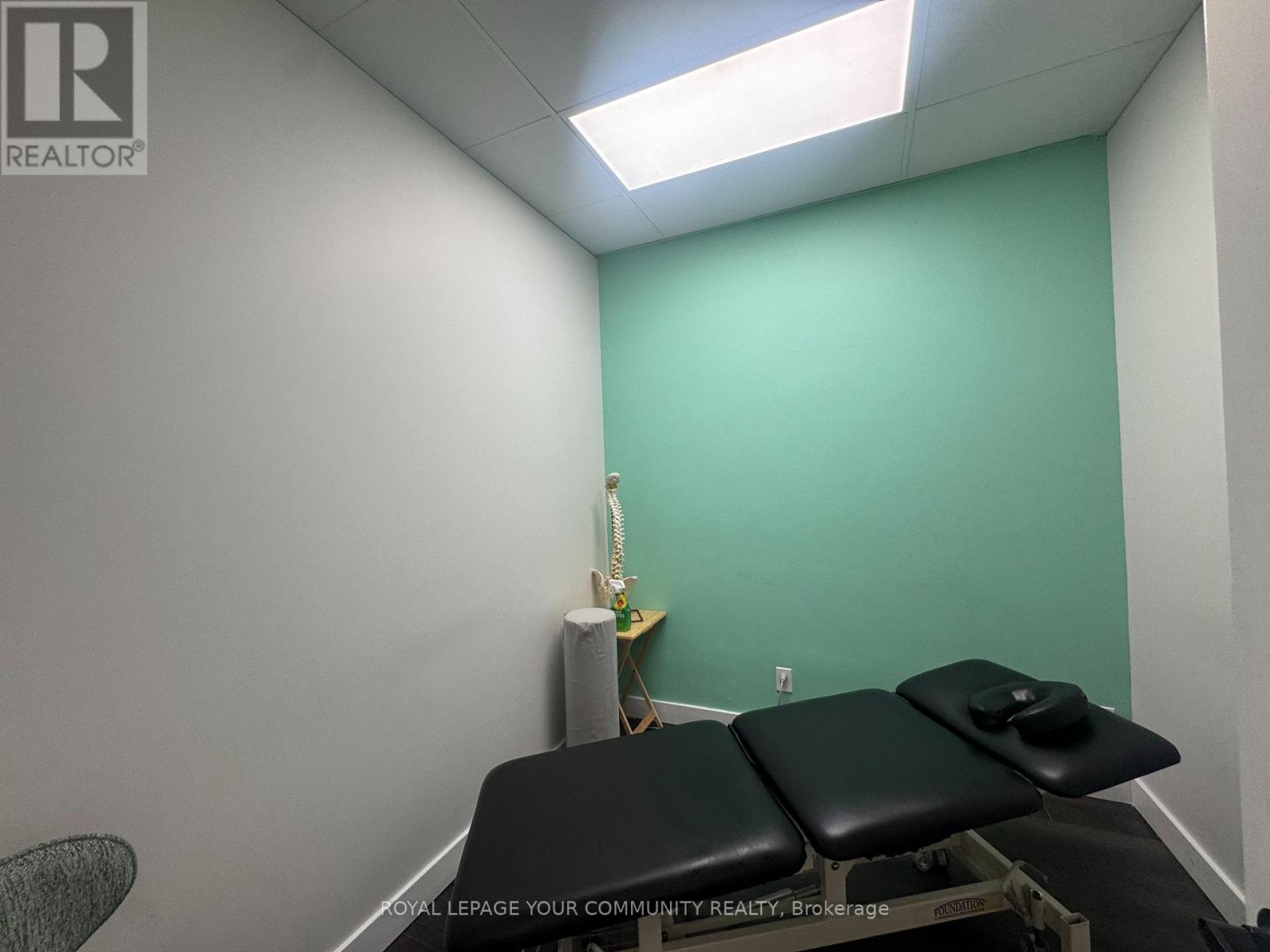 724 Lakeshore Road E, Mississauga, Ontario  L5G 1J6 - Photo 8 - W12687674